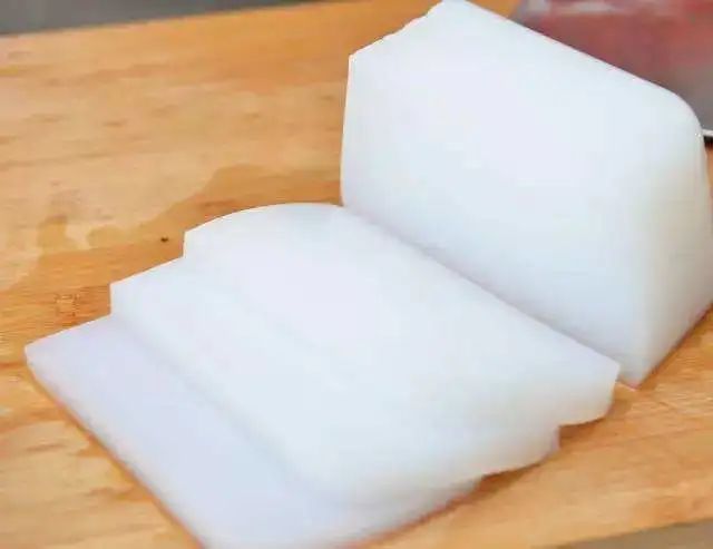 70岁老人卖凉粉视频,70岁老夫妻月入4千