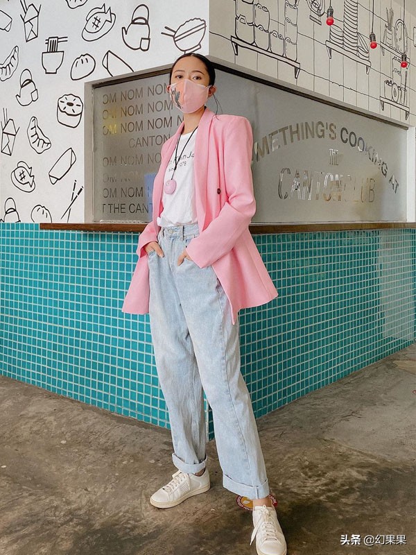 明星紧身牛仔裤的搭配,明星宽松裤子搭配