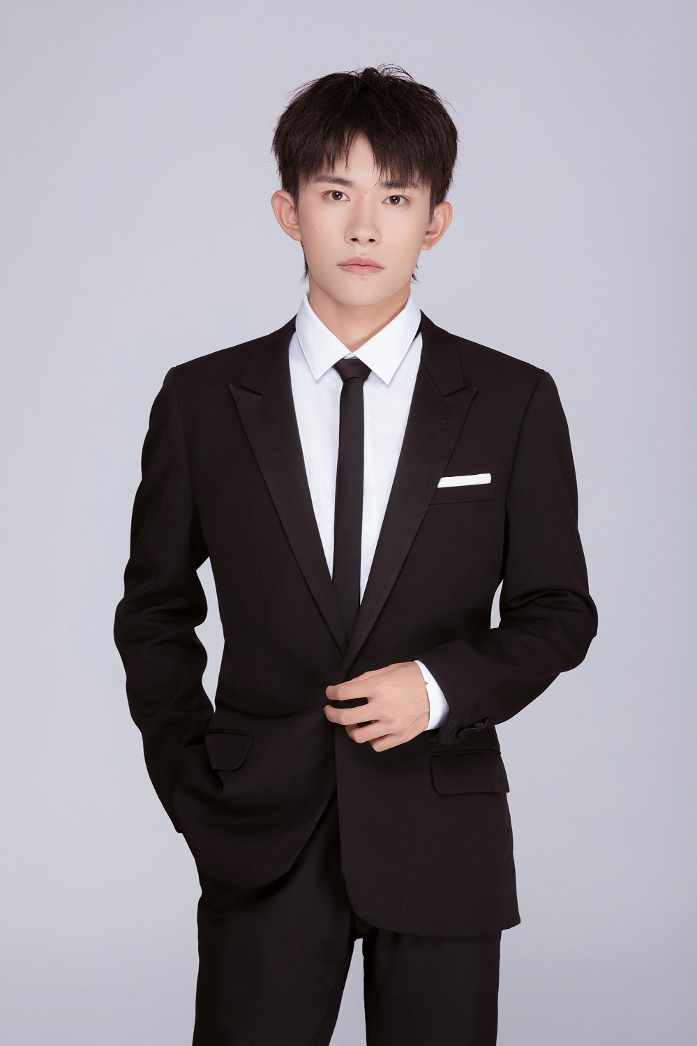 易烊千玺iadoreyou封面,易烊千玺演唱会adoreyou