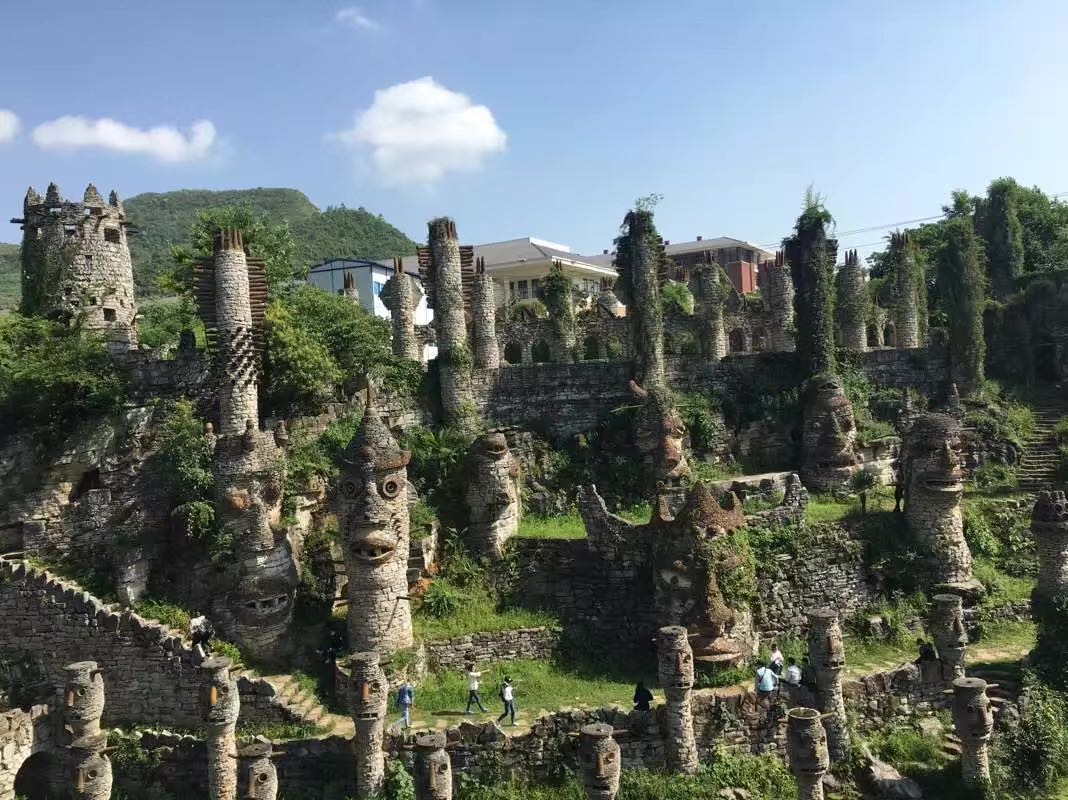 那个参加法国界外艺术交流和捐赠700万的夜郎谷究竟是怎样的呢？