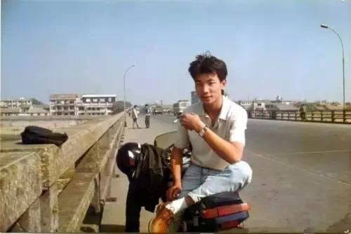 农村穷小子靠努力混成公司老板,穷小子靠炒股逆袭