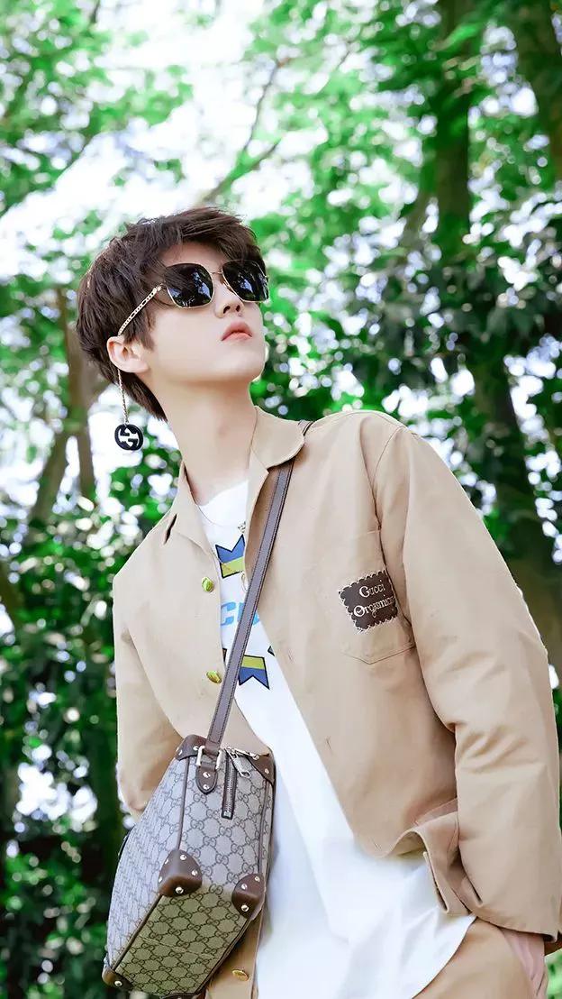 鹿晗壁纸无水印,鹿晗背影壁纸最新