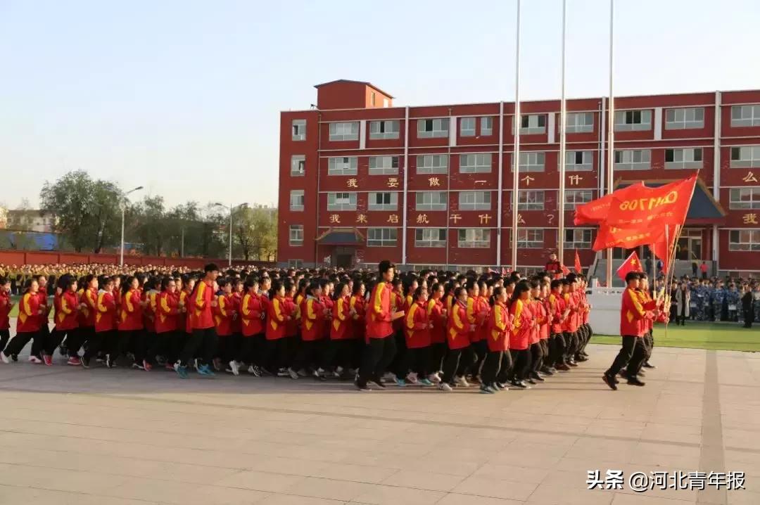 太谷二中启航学校家长助威高考,太谷二中2024年高考百日誓师