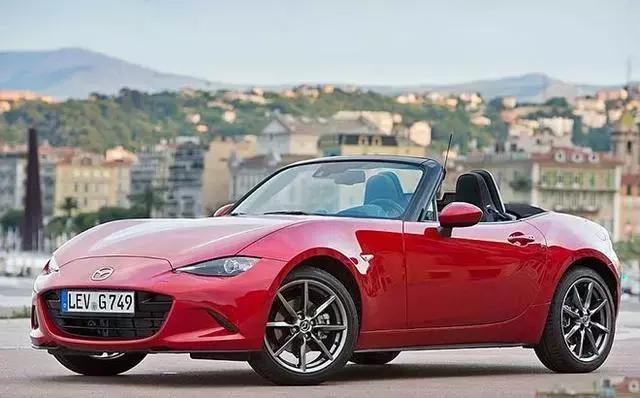 有20万购车预算，别再盯着凯美瑞看，这几款敞篷车，时尚又大气