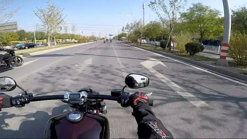 哈雷breakout突破者评测,哈雷突破者骑行体验