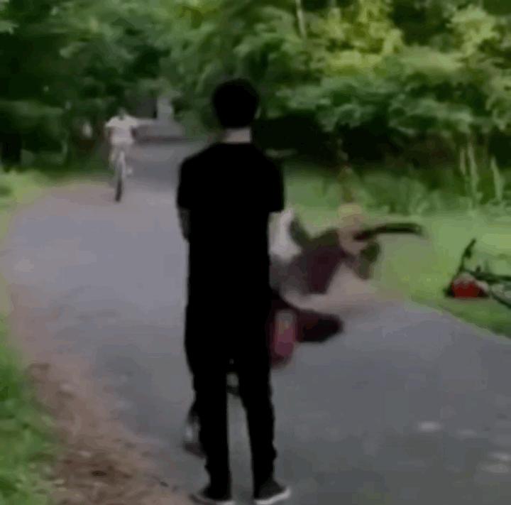 “哎……我怎么有点晕啊?”哈哈哈哈哈让人笑岔气的45个搞笑动图