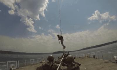 美欧国家直升机在特殊环境的人员进入与撤离系统详解