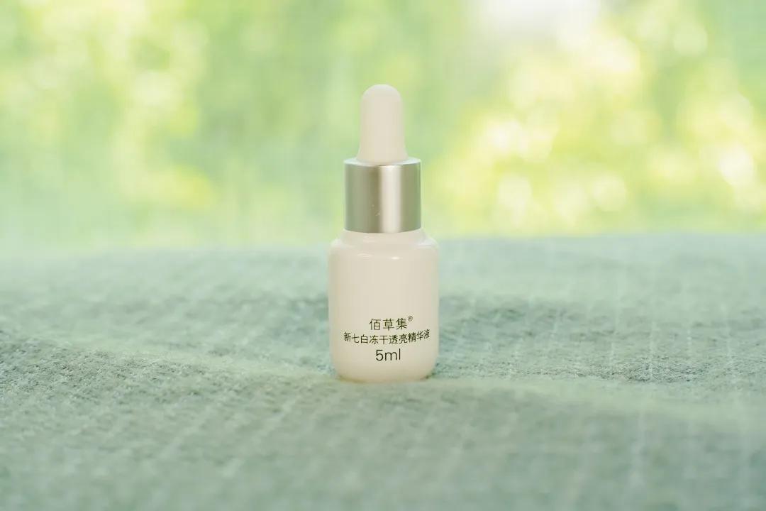 科颜氏美白精华和sk2美白精华,哪款美白精华白得更快