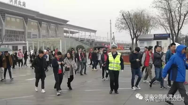 当男孩足球比赛遇上女裁判员,当足球比赛遇到篮球裁判