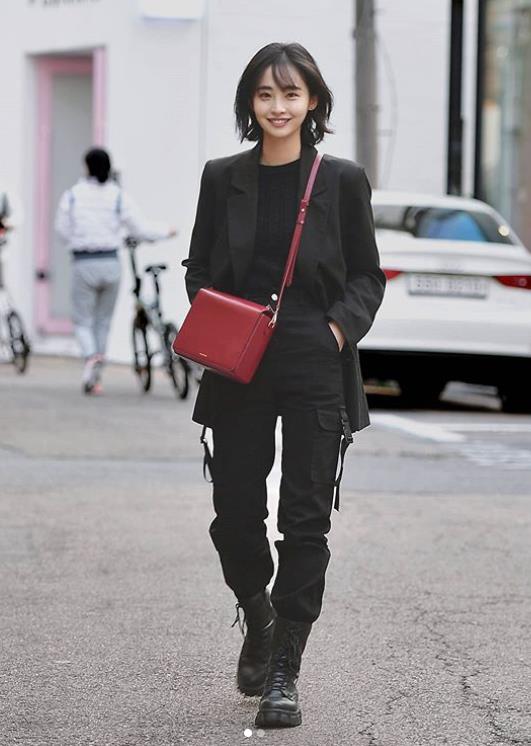 女人再懒也少穿搭,一款百搭又显腿长的运动鞋