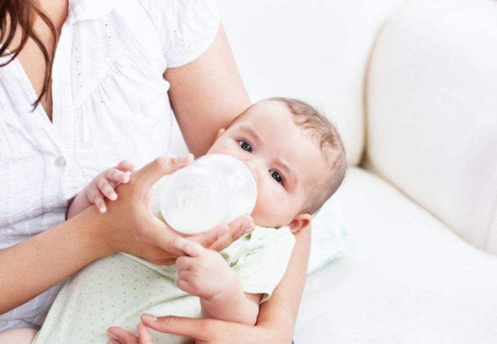 宝宝对奶粉过敏的皮肤症状有哪些,宝宝对奶粉过敏反应