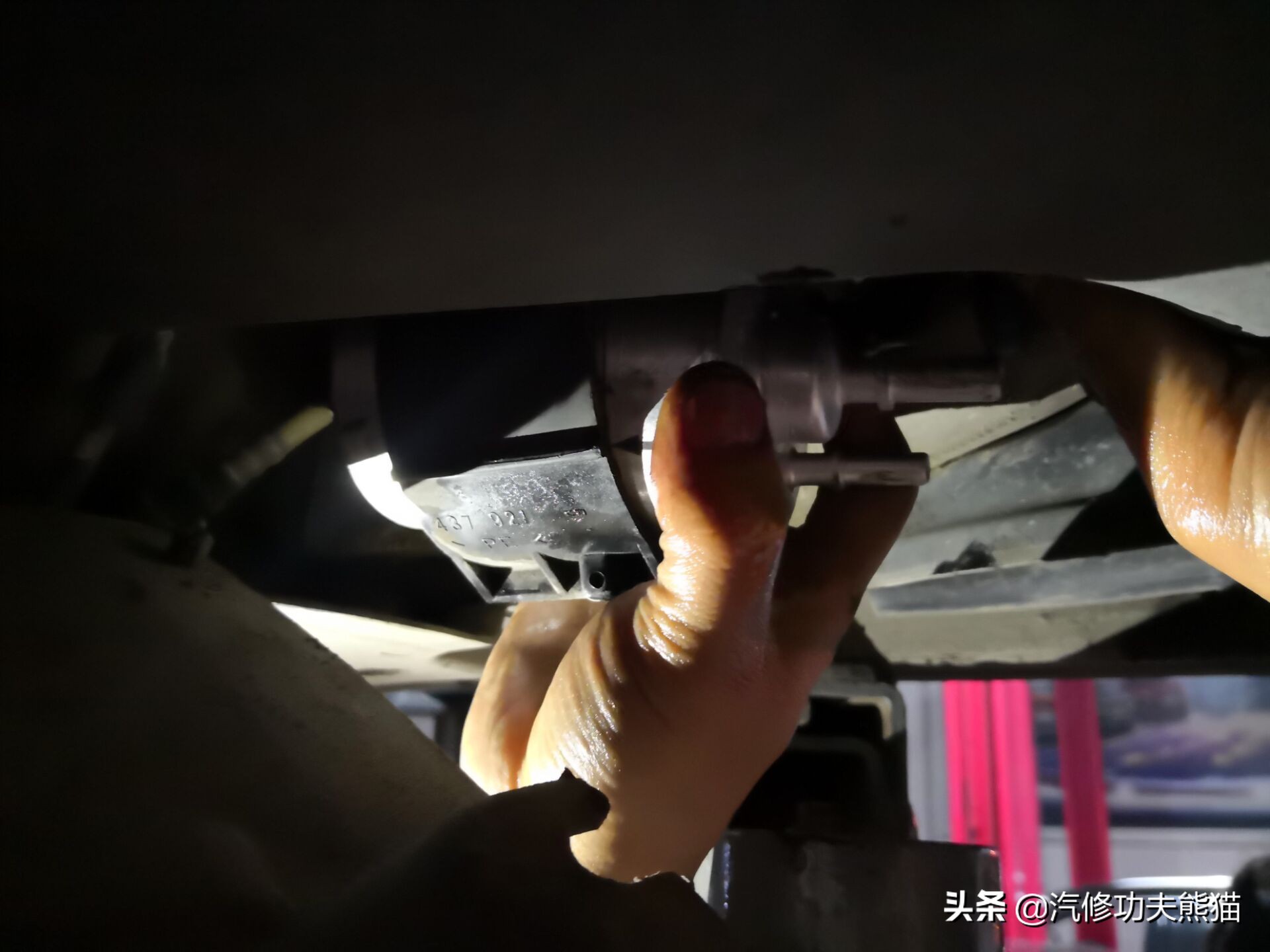 10年奥迪a6l2.0t烧机油维修,奥迪a6l2.0t烧机油吗