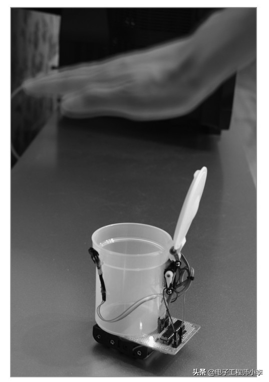 单片机智能感应垃圾桶设计,单片机收纳箱设计