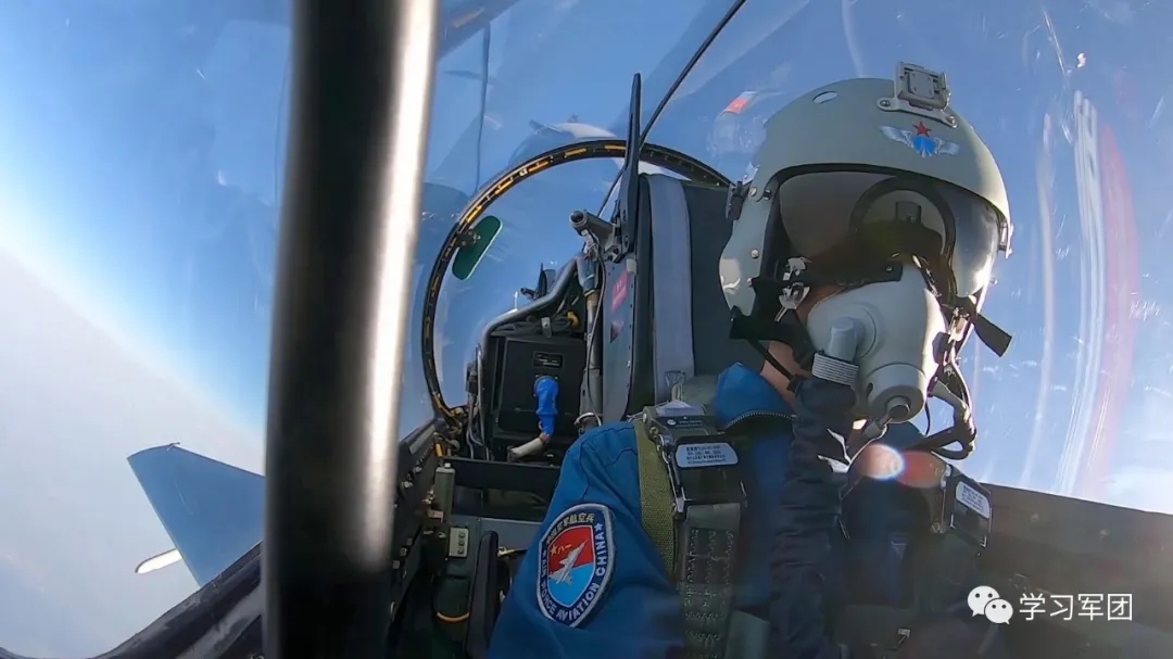 歼10飞行学员展翅蓝天,空军首批歼10飞行学员纪录片