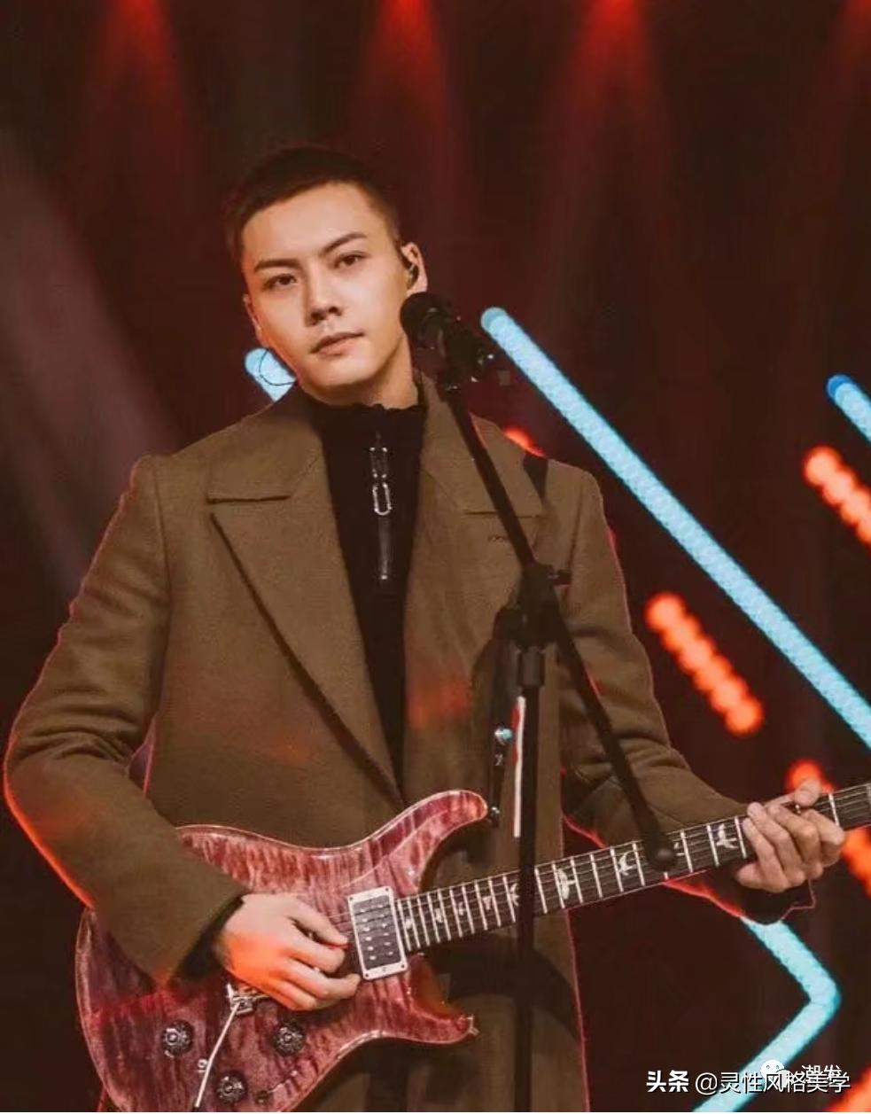 两边铲光的扎发狼尾发型男,2021年最流行男发武士头