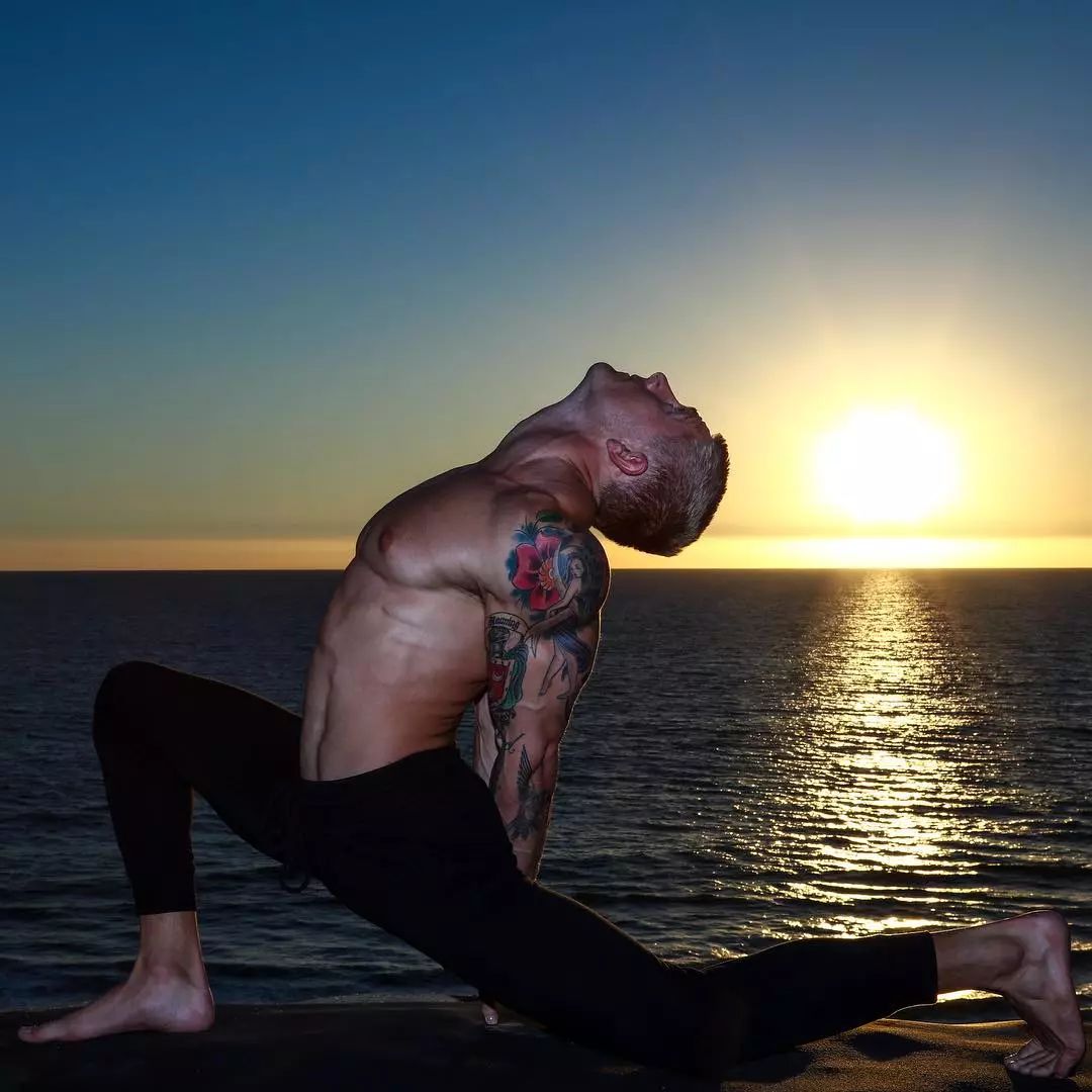 男士练瑜伽的作用和功效,男士练习瑜伽都已经成为一种时尚