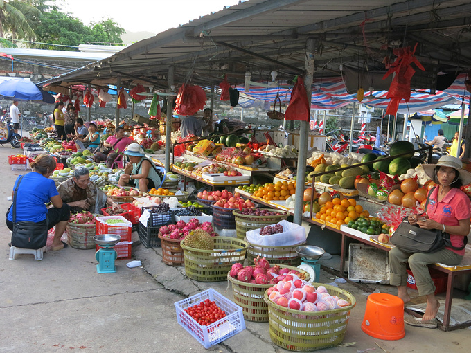 关于三亚游艇出海价格分析，几百万的游艇价格几百块能租到吗？