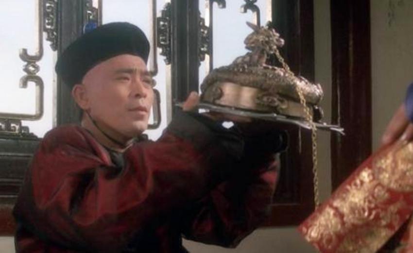 朝臣与家人打麻将,竟发现少了一张牌,第二天这张牌竟在皇帝手中