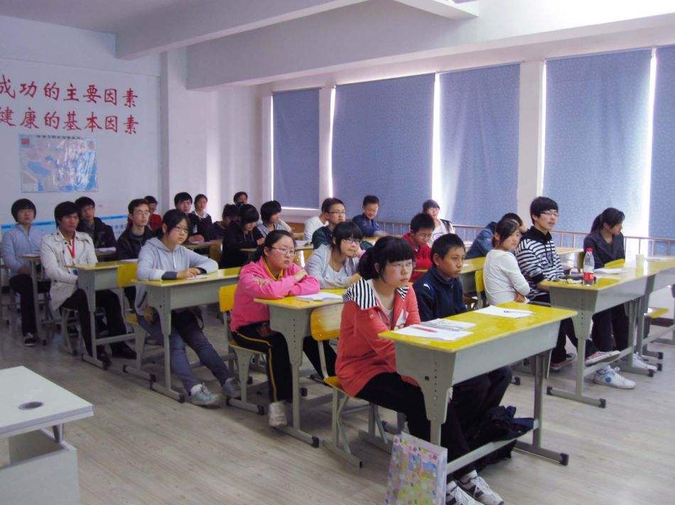 成绩好的孩子初三要不要上辅导班,初中成绩差的孩子要报辅导班吗