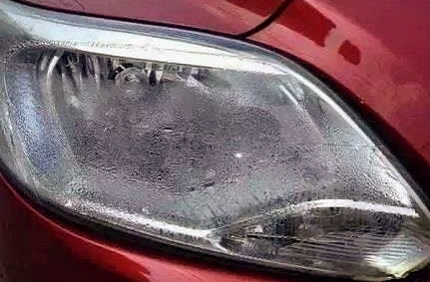 车灯起雾和进水照片,新车灯后尾灯进水起雾解决方法