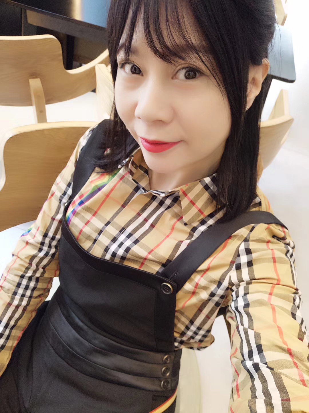 什么样的假发好戴又逼真,什么价位的假发戴着逼真