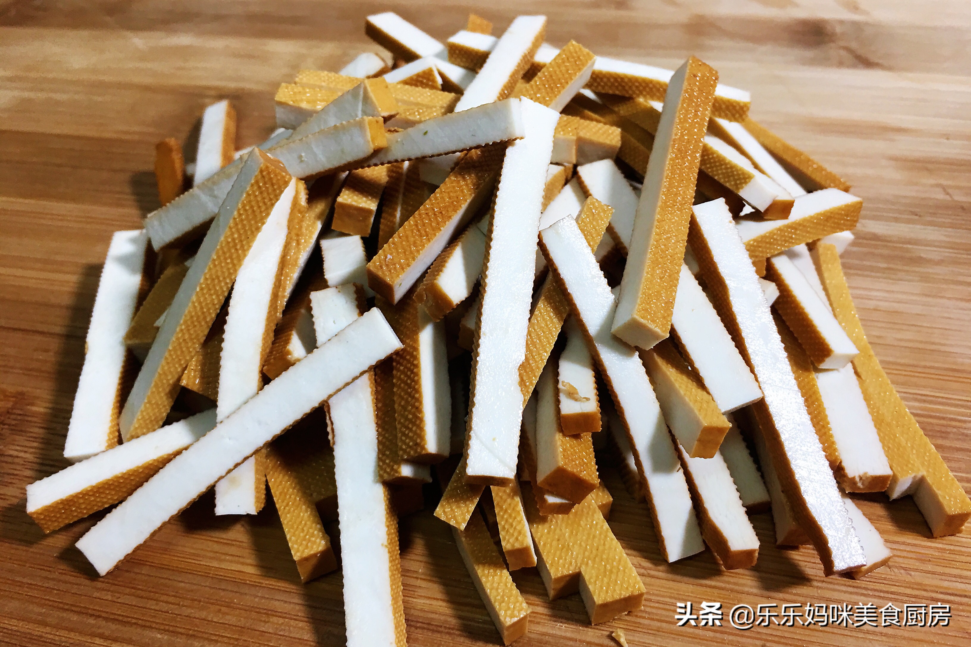 炒豆干放姜,炒豆干怎么炒才不发黑又好吃