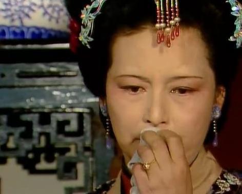 红楼梦彩霞和彩云,红楼梦中彩云彩霞是谁