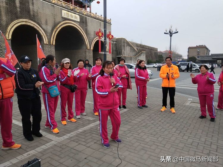 海州体育馆一路同行健步队,连云港微马海州健步队