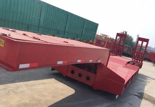 半挂车操作失误视频,新手半挂车司机上路开车最全技巧