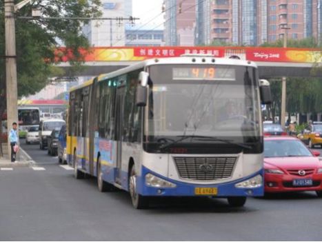 看看香港的私家车和地铁站你才知道什么叫快节奏生活