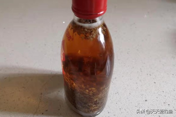 自己做酒米鲫鱼窝料最牛配方,四季通用钓鲫鱼酒米配方