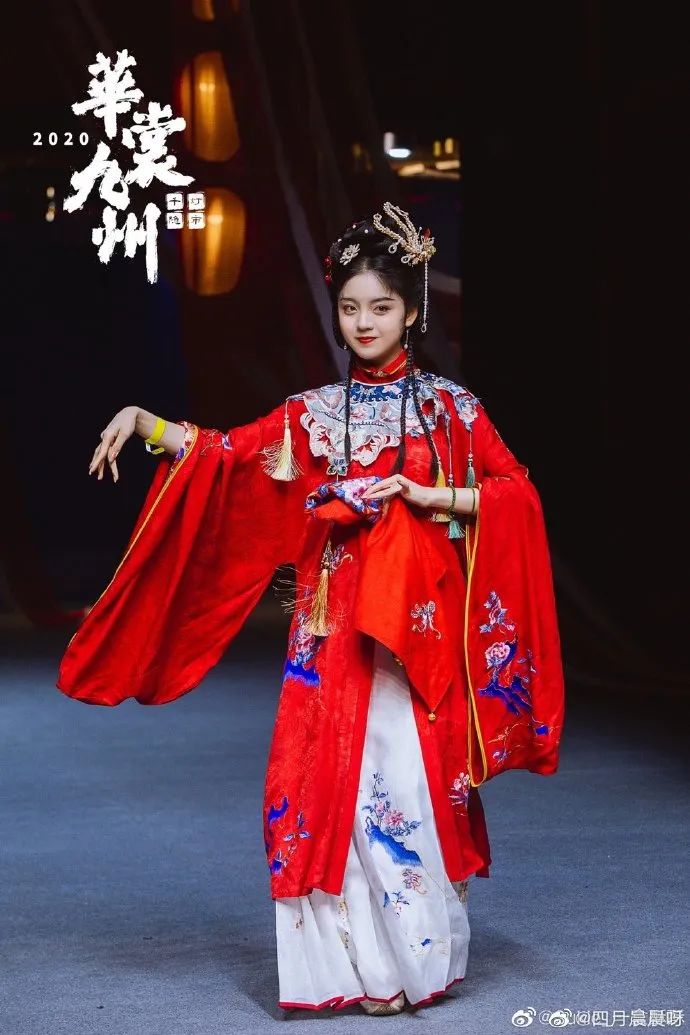 00后女孩演绎四大名著美女,凭一个造型火出圈,200万网友点赞