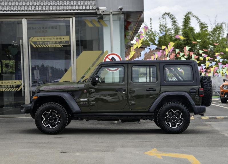 中国十大硬派越野车能上山能下河,硬派越野车上山下河无所不能