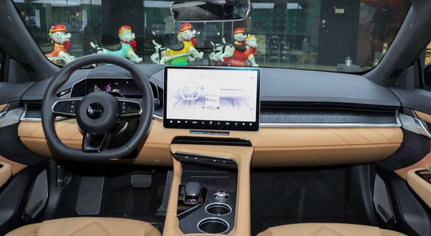 外观设计科幻，内饰很奢华，28.1万的极氪001优缺点分析