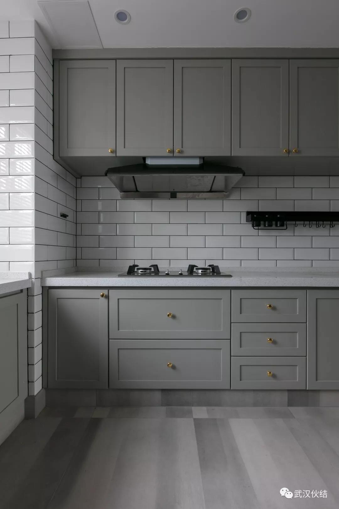 「恋·家」在灰色空间里找色块，是这个房子里最浪漫的益智游戏