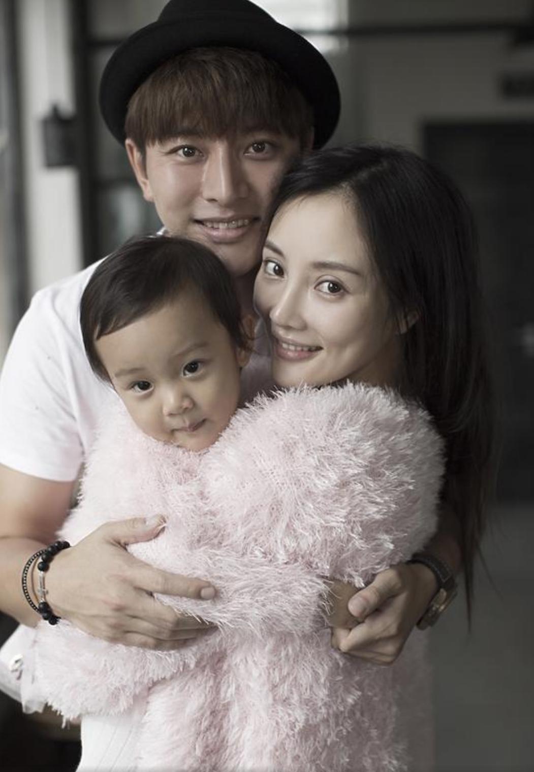 李小璐给甜馨改名视频,李小璐辟谣甜馨上学改名是假的