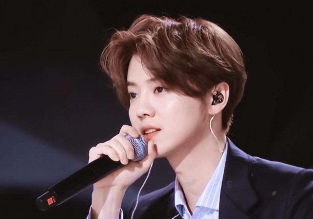 圈内公认的顶流男明星,他曾是红极一时的明星