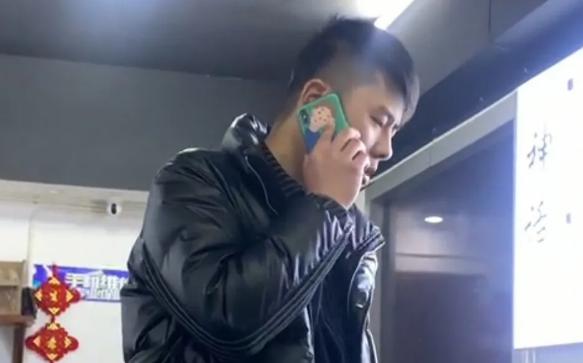 捡到手机后去刷机？店老板这顿怒斥火遍全网