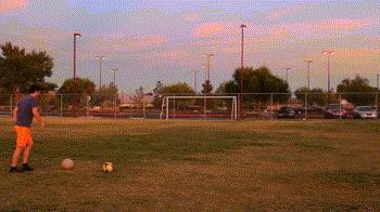 侧凌空射门的正确方法,凌空射门教学