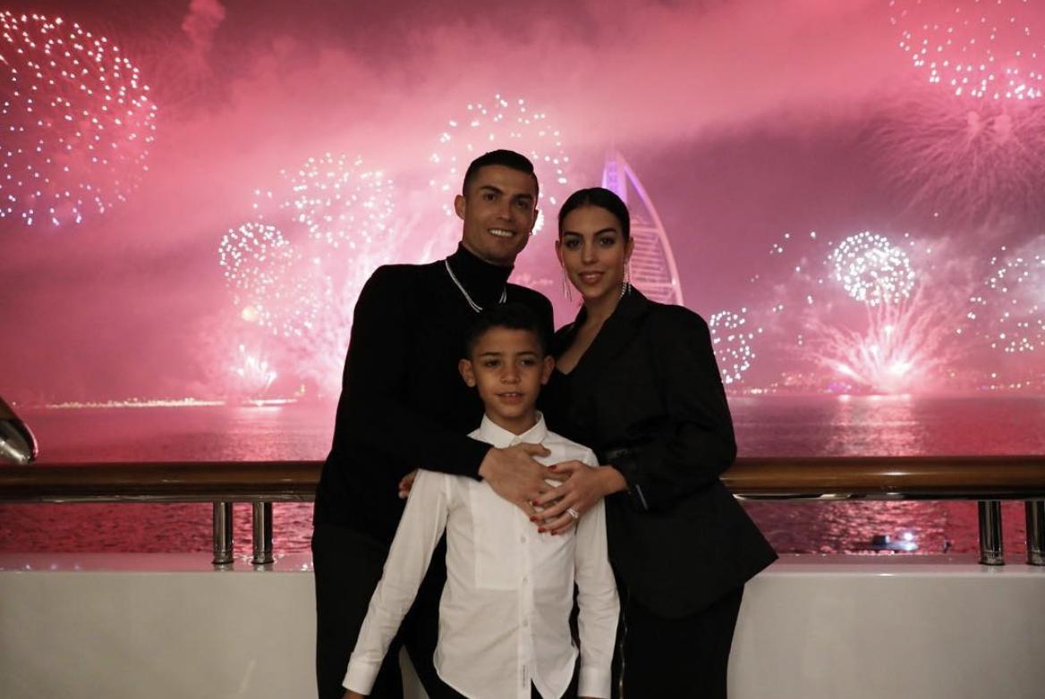 c罗在迪拜最新视频,c罗迪拜直播视频