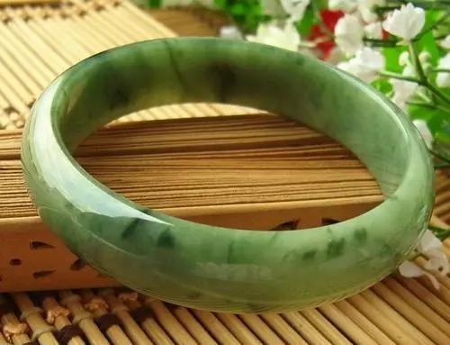 去云南旅游必带的特产,云南旅游大巴车上的土特产