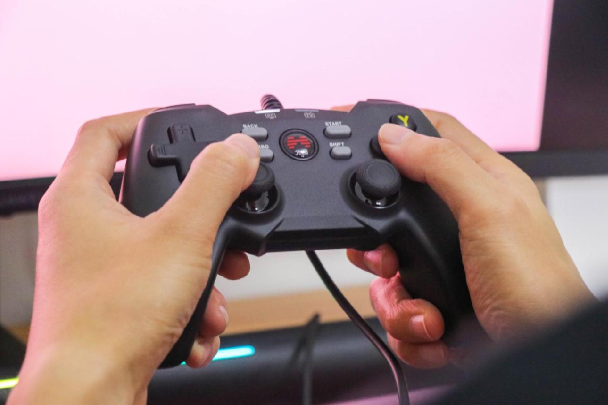 100元游戏手柄带体感,99元吃鸡游戏手柄