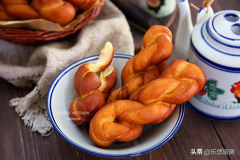 酥脆的麻花怎么和面做,和麻花一样的面包