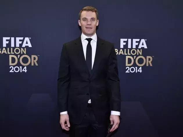 诺伊尔教你怎么守门,一个人改造一面墙