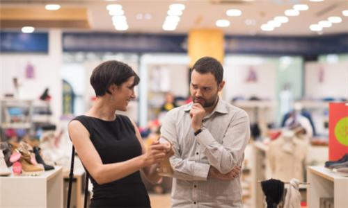 美国200多亿的鞋子,美国卖出上亿双的鞋