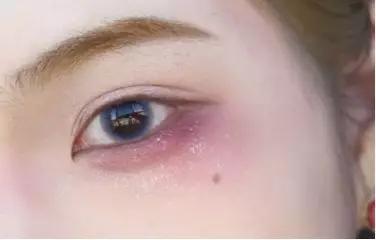 适合去音乐节的妆容教程,a到爆的女生妆