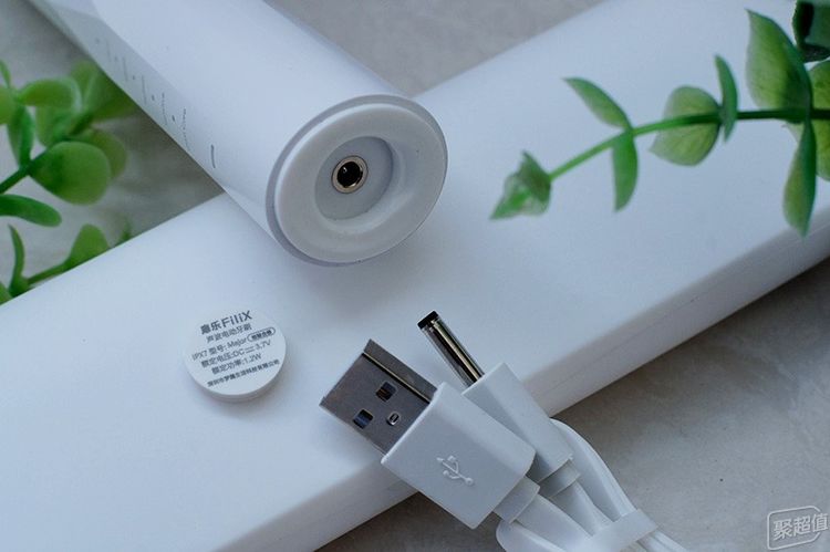 护龈深层清洁纳米抗菌软毛牙刷,清洁力好噪音小的电动牙刷