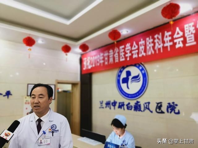 治疗白癜风最新技术突破,南京皮研所治疗白癜风的专家