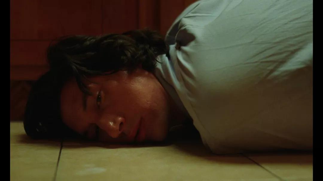 “寡姐”奉献了最好的演出，但它更有可能奥斯卡称帝。