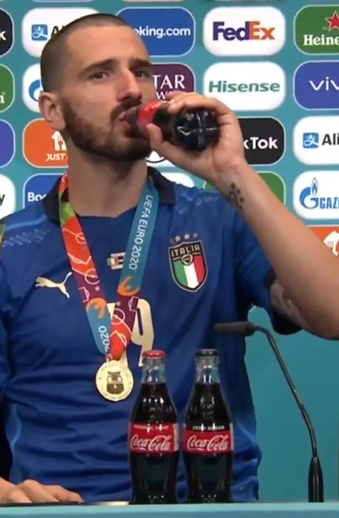 疯狂的足球最新视频,疯狂的足球上帝之手